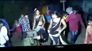 Telugu desi saree lifting on the road and dancing